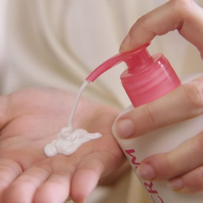 Topicrem Ultra Hydratant body milk lotion pump dispensing thick white cream
