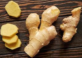 Fresh ginger root pieces, sliced and whole, light yellow
