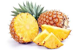 Single pineapple with yellow flesh, showing sliced pieces and segments