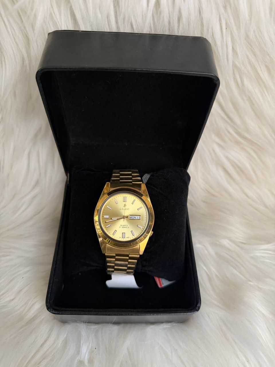 Gold-tone Seiko wristwatch with day-date dial and stainless steel bracelet