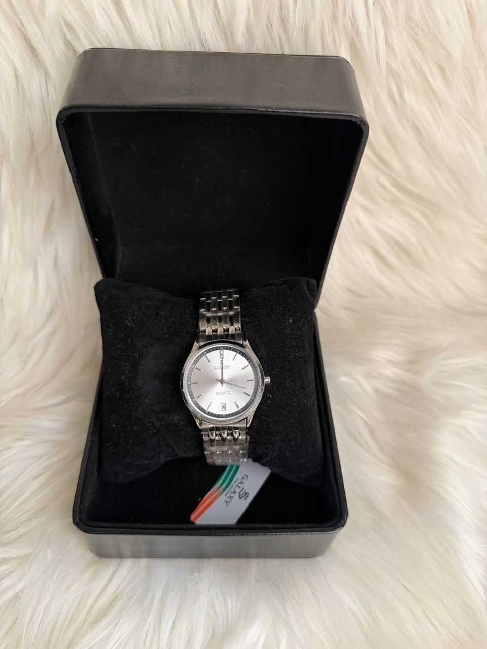 Silver-tone analog quartz watch with white dial, in black presentation box