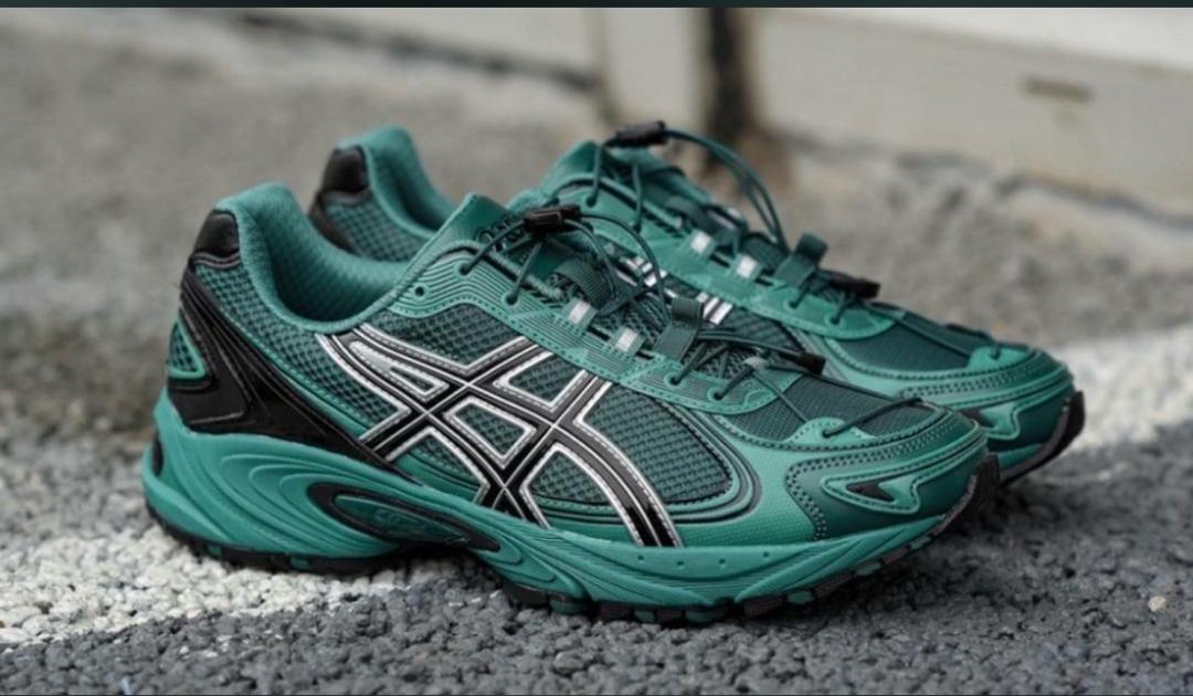 ASICS Gel-Kahana TR V4 teal lace-up sneakers with mesh upper, silver stripes, dark toe