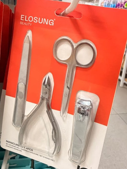 Nail clipper set with metal clippers and nail file in red blister pack